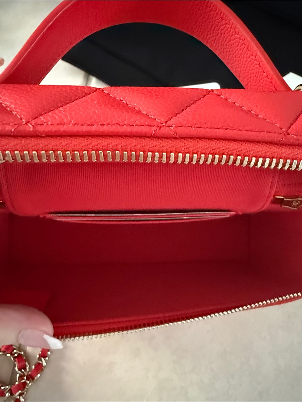 CHANEL Red Quilted slim Vanity-Style Shoulder Bag with detachable chain strap - Picture 4 of 7